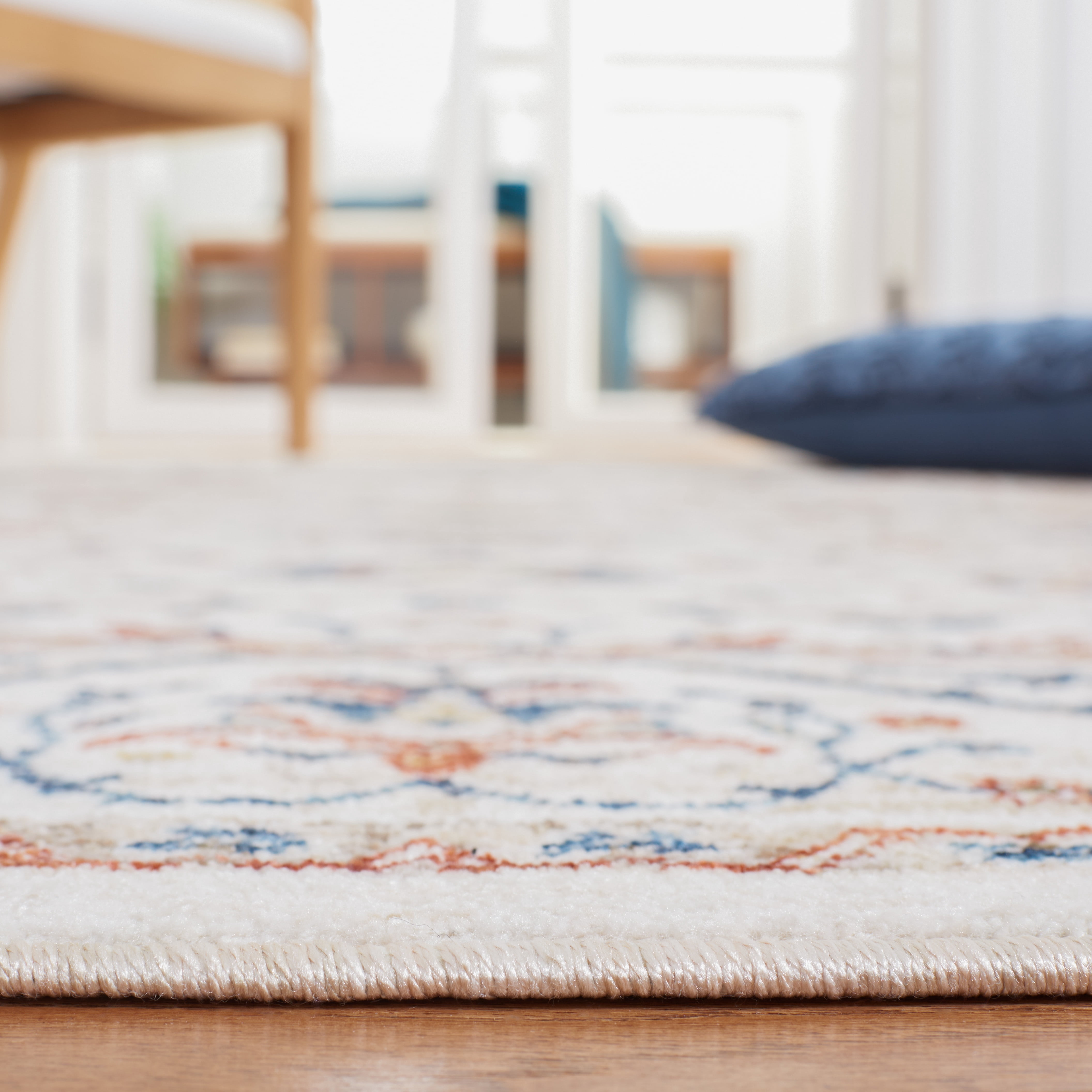 SAFAVIEH Olympia Collection OPA210A Ivory / Navy Rug