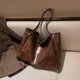 thumbnail image 2 of Bolso de mano para mujer, primavera y verano 2024, nuevo bolso de hombro de cuero suave de gran capacidad japonés y coreano, bolso de mano informal retro, 2 of 5
