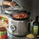thumbnail image 4 of Cocina multiusos KitchenAid KMC4241SS de acero inoxidable, 4 litros, 4 of 4