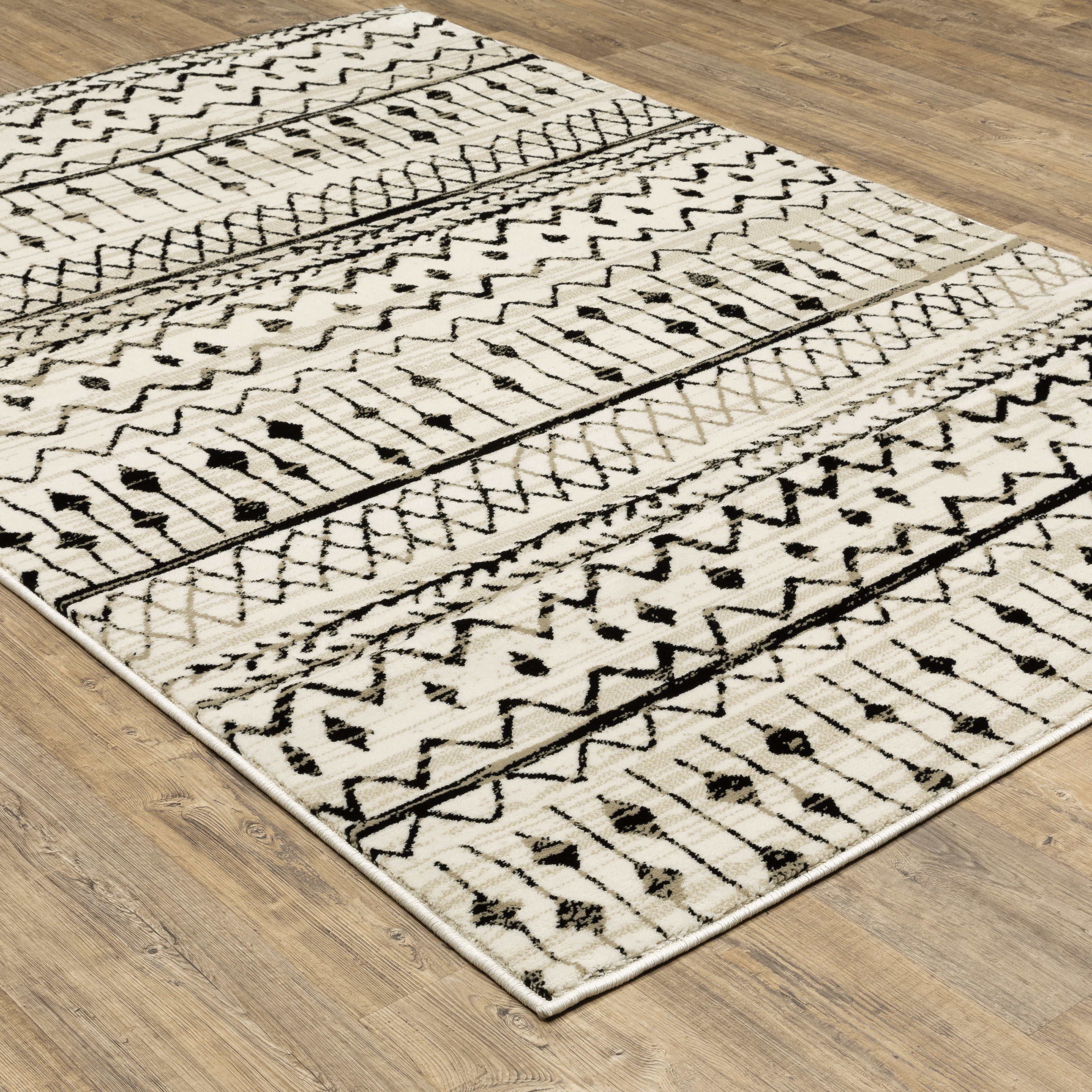 Avalon Home Gracie Southwest Lodge Area Rug, 3'10" X 5'5", Ivory/ Black