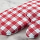 thumbnail image 4 of Juego de 2 guantes de cocina KitchenAid Gingham Passion Red de algodón, 4 of 5