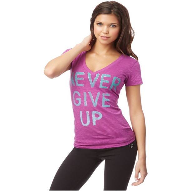 Aeropostale - Playera gráfica Never Give Up para Mujer, Púrpura, Mediana Aeropostale Camiseta gráfica