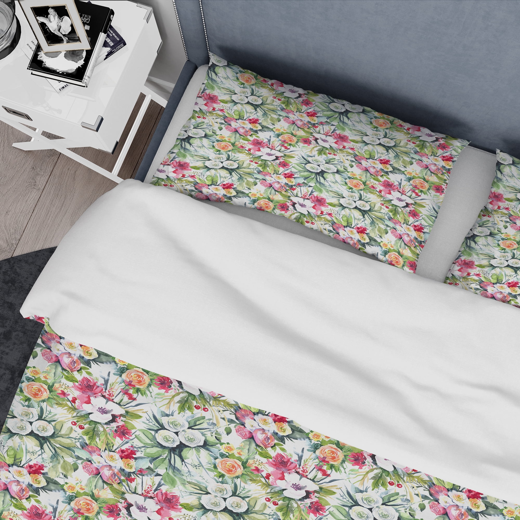 Designart 'Mint Bouquet of Flowers in White Red & Yellow' Traditional Duvet Cover Set