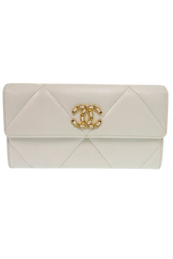 Pre-Owned CHANEL Chanel 19 AP0955 White Lambskin Coco Mark Long Wallet, 30 Series,... (Good)