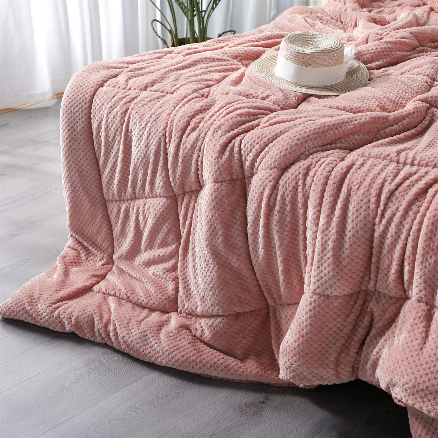 DOMDEC Luxury Flannel Fleece Comforter with Plush Sherpa Back - Faux Fur Blanket, Winter Warmth, Rose Pink Queen Size 90x90 Inches