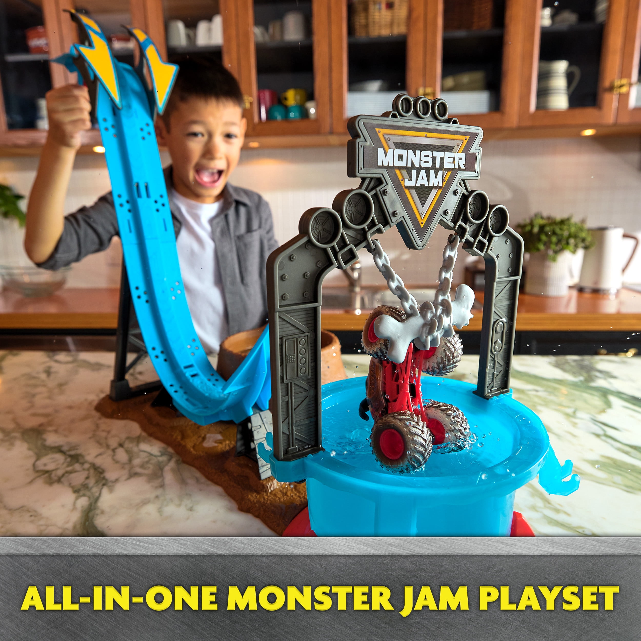 Monster Jam Mud Blasters Monster Mutt Dalmatian Dunk Tank Playset