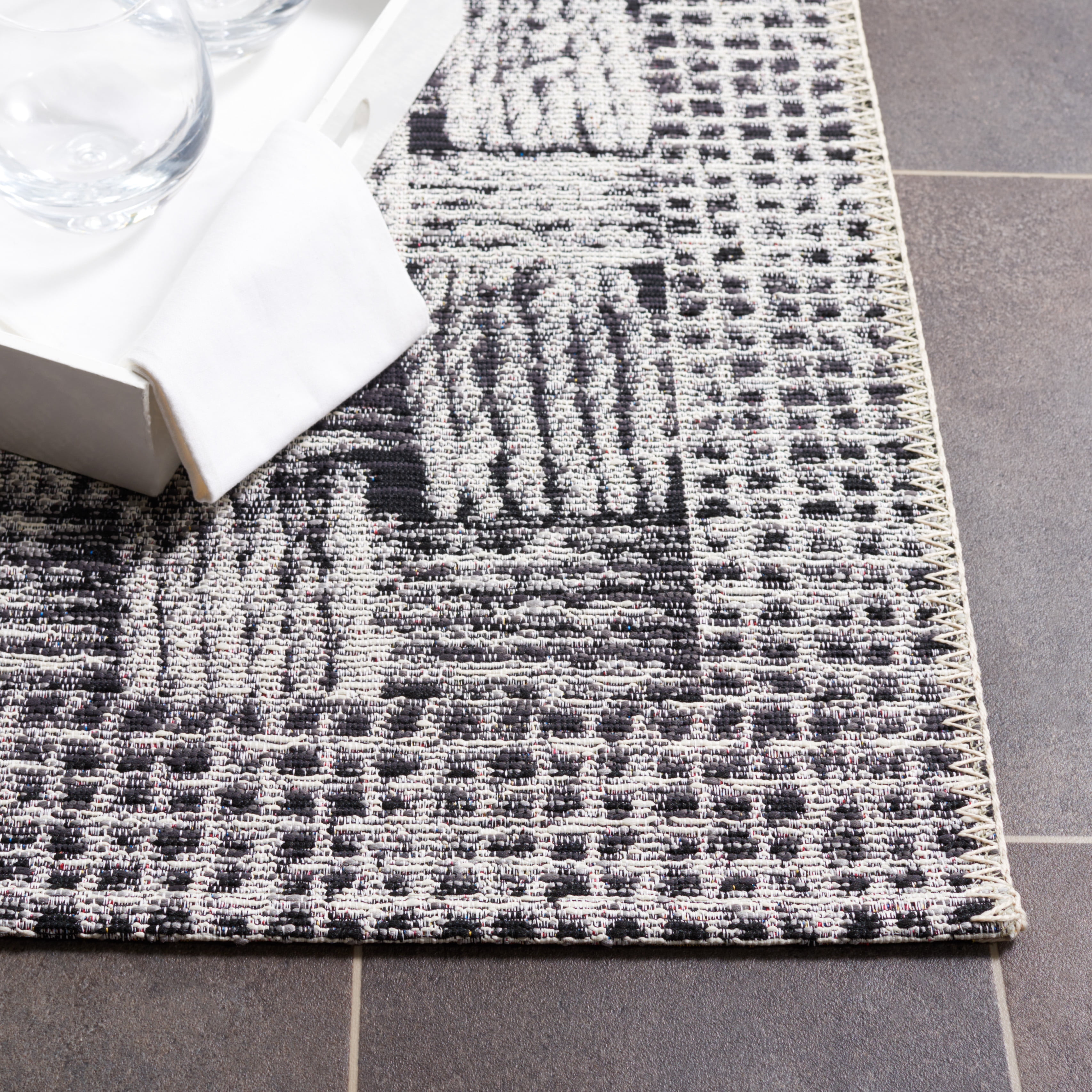 SAFAVIEH Barbados Asa Geometric Indoor/Outdoor Area Rug, Black/Ivory, 5'3" x 7'6"