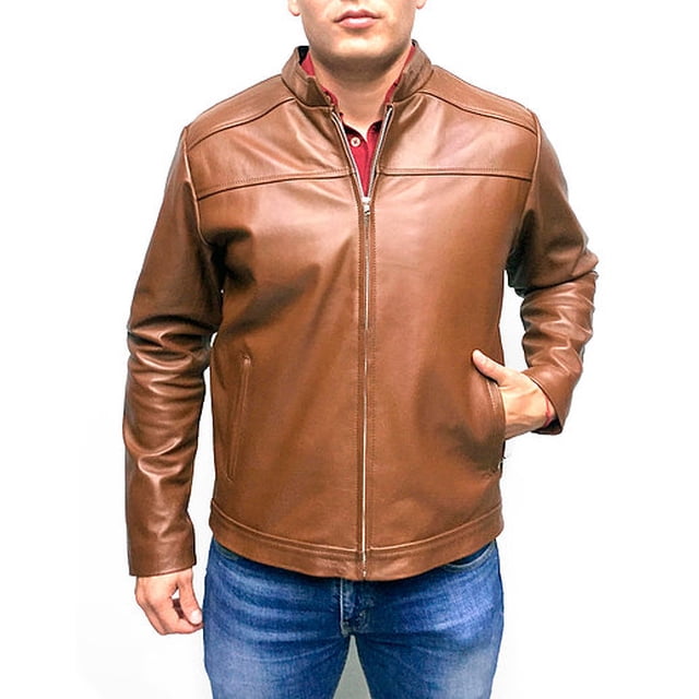 chamarra de piel café para caballero con bordado de líneas en hombros, cuello mao y bolsas en cadera de cierres con zíper metálico Castelli Leather Authentic Napoli bomber casual elegante, vista frontal centrada de torso masculino con cierre central de zíper metálico, costuras horizontales en el pecho, bordado en hombros, cuello mao corto y dos bolsillos laterales con cremalleras metálicas; fondo blanco. A menudo usada como capa ligera para viajes urbanos.