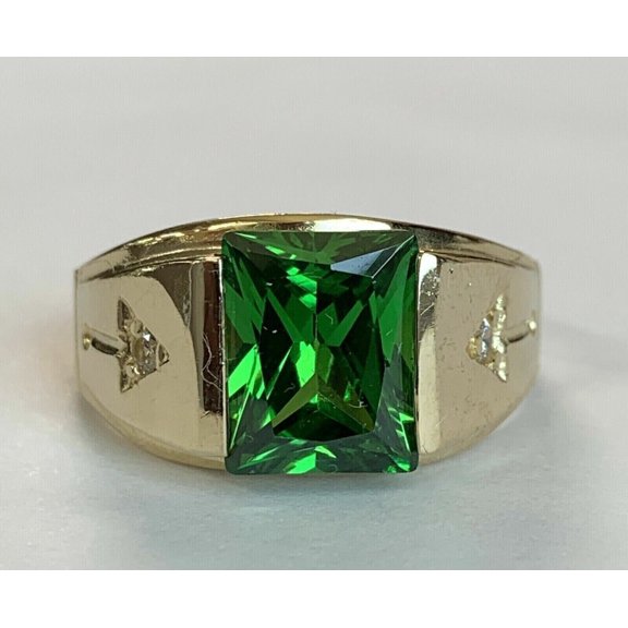 4Ct Emerald Cut Lab Created Emerald Men's Wedding Ring In 14K Yellow Gold Plated