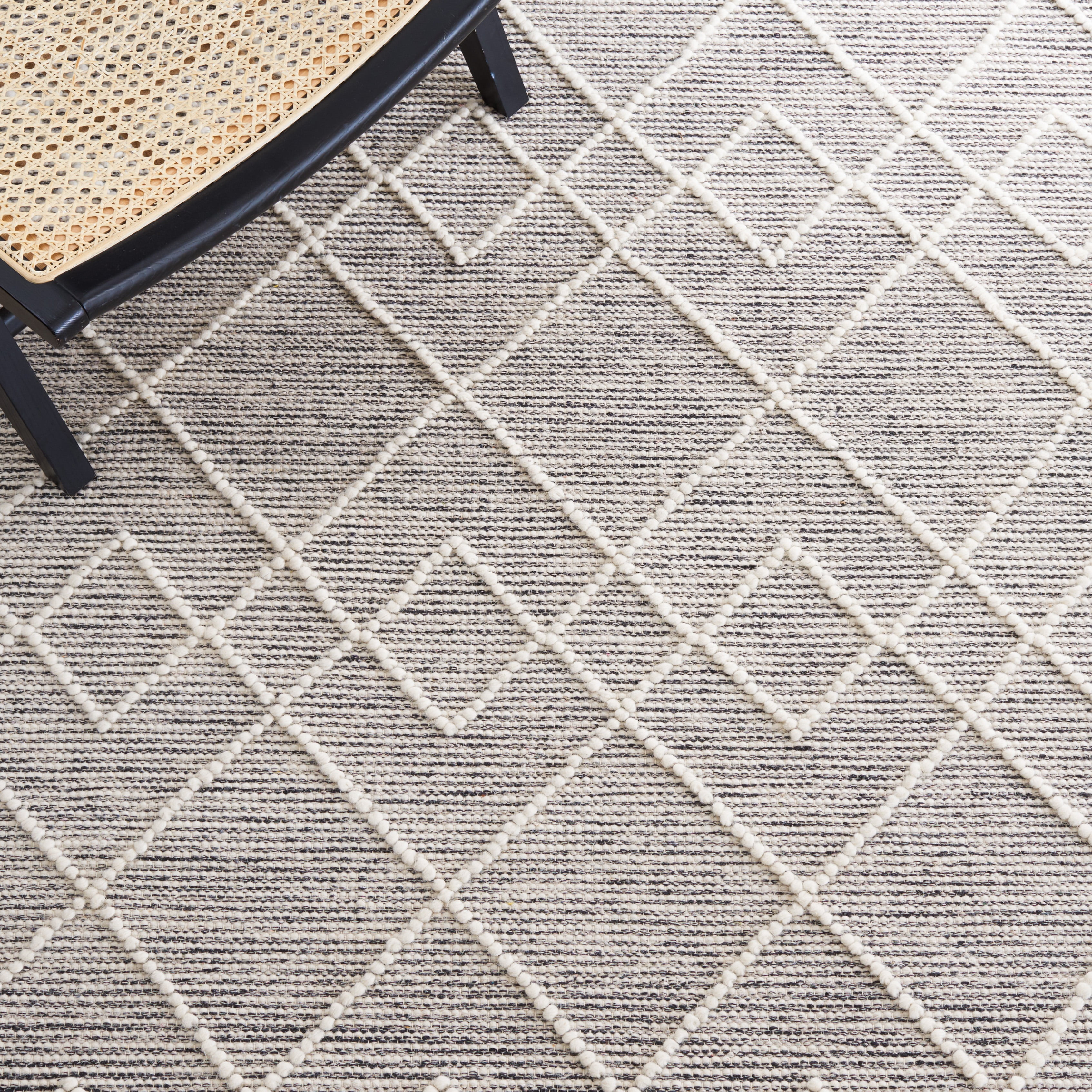 SAFAVIEH Natura Bedelia Geometric Runner Rug, Ivory/Black, 2'3" x 9'