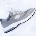 thumbnail image 4 of Spray Protector de Tenis y Zapatos - Repelente de Agua y Manchas Seguro para Gamuza, Nubuck, Lona y m&aacute;s, F&oacute;rmula Segura, F&aacute;cil de Aplicar, 4 of 10