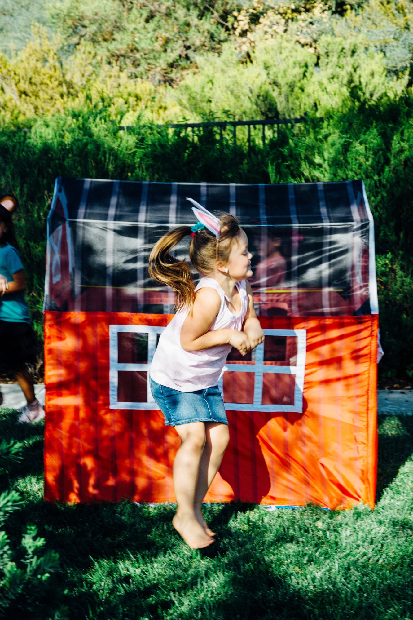 Pacific Play Tents Barnyard Playhouse Tent Red Polyester, Child