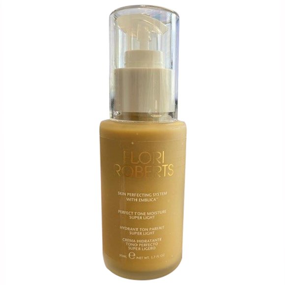El suero humectante Perfect Tone de Flori Roberts reduce la apariencia de manchas oscuras, líneas de hiperpigmentación y arrugas, aumenta la luminosidad