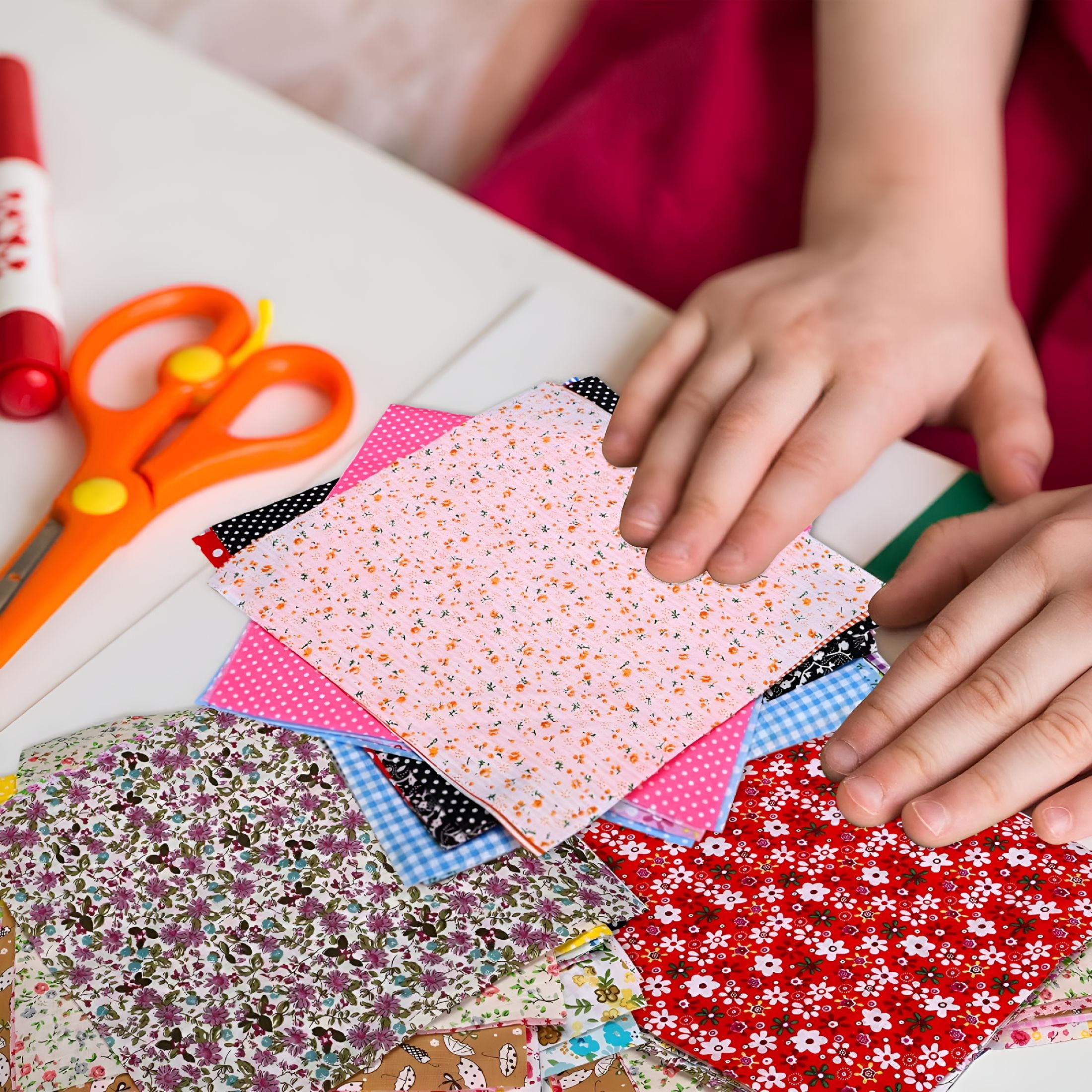AUQ 100 Pcs 10 x 10 Inch Quilting Cotton Fabric Bundle for DIY Sewing Fabric Precuts Quilt Squares Multi Color Printed Floral Square Patchwork Supplies for Quilting Patchwork,DIY Craft,Scrapbooking