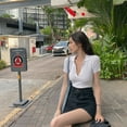 thumbnail image 3 of Camisa de mujer Blusa de manga corta con cuello en V profundo Top corto de punto sexy, Blanco Methold AP001386-01B, 3 of 7