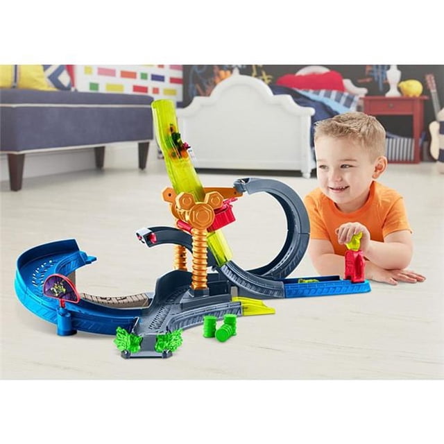 Fisher-Price FPJ57 Disney Mickey & the Roadster Racers - Super Charged Mickey Drop & Loop Playset