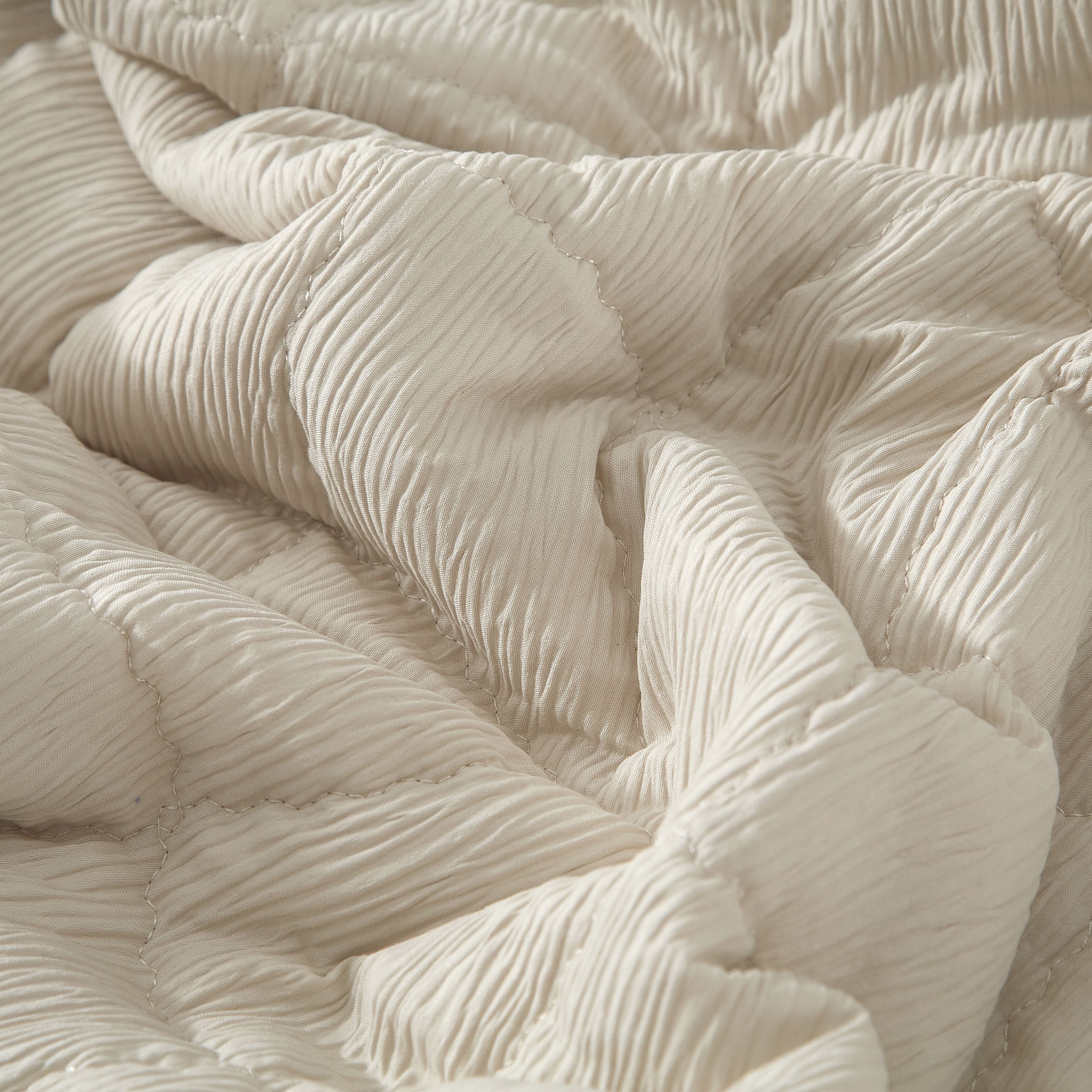 Mainstays by Becky G. & Alejandra Papyrus Beige Cloud Quilt, Full/Queen