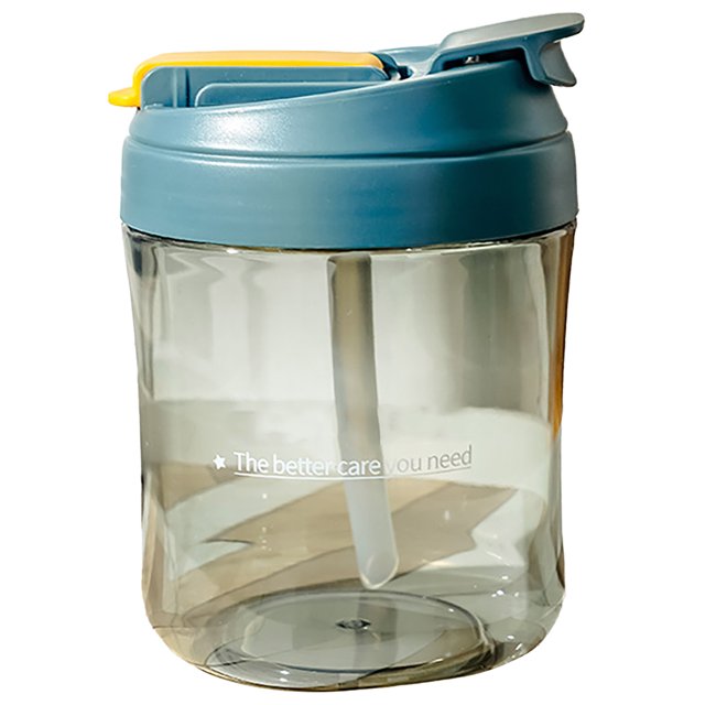 Bonita botella de agua portátil de plástico azul para senderismo, caminatas y actividades al aire libre con pajita