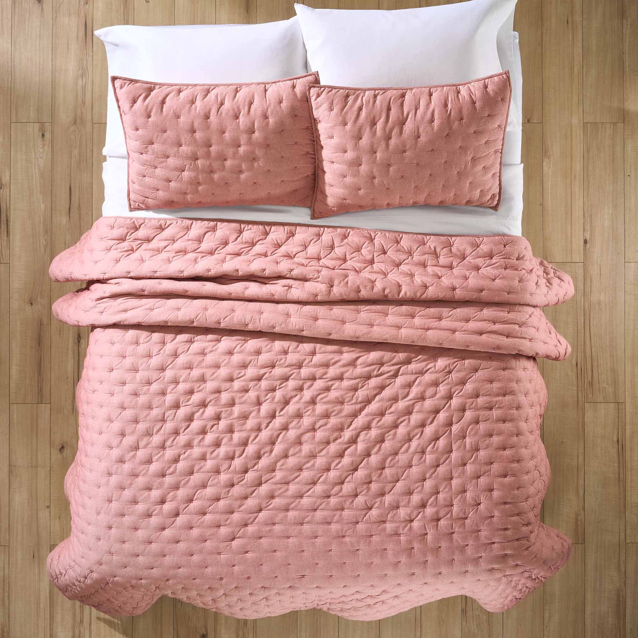 Better Homes & Gardens Rose Chambray Quilt, King