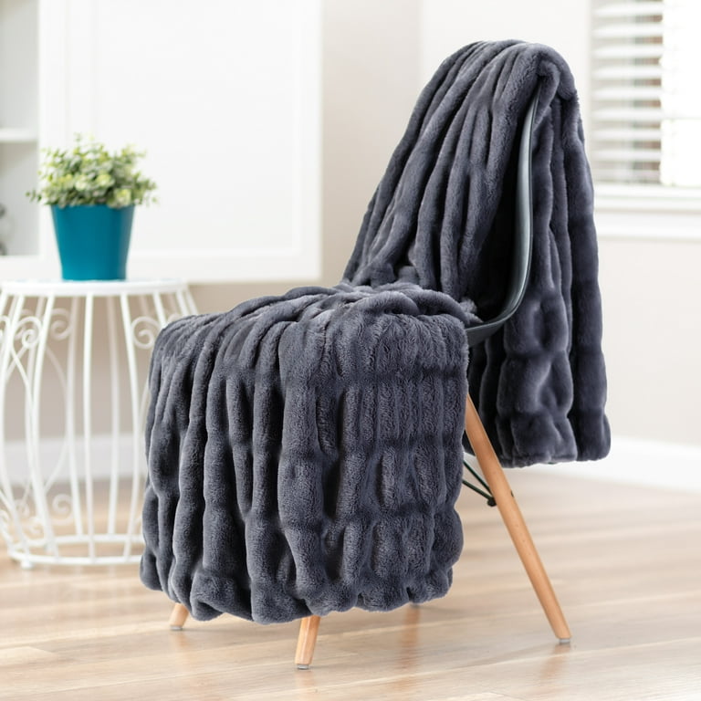 Battilo Luxury Fluffy Brown Faux Fur Throw Blanket, Cozy Thick Warm Fur  Blanket for Couch, Sofa, Chair, Bed, Plush Fuzzy Fur Throws with Long Pile