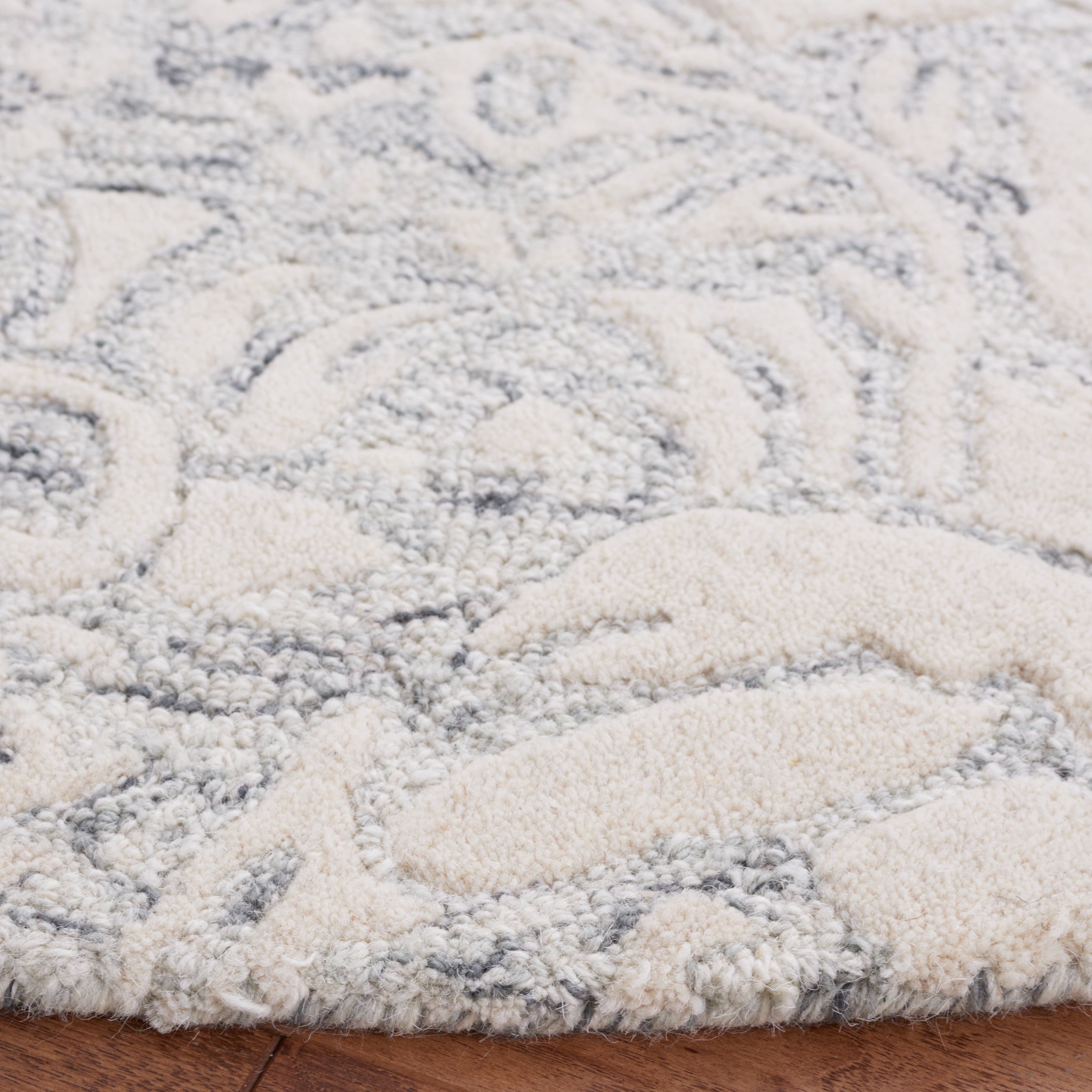 SAFAVIEH Metro Della Medallion Area Rug, Grey/Ivory, 6' x 6' Round
