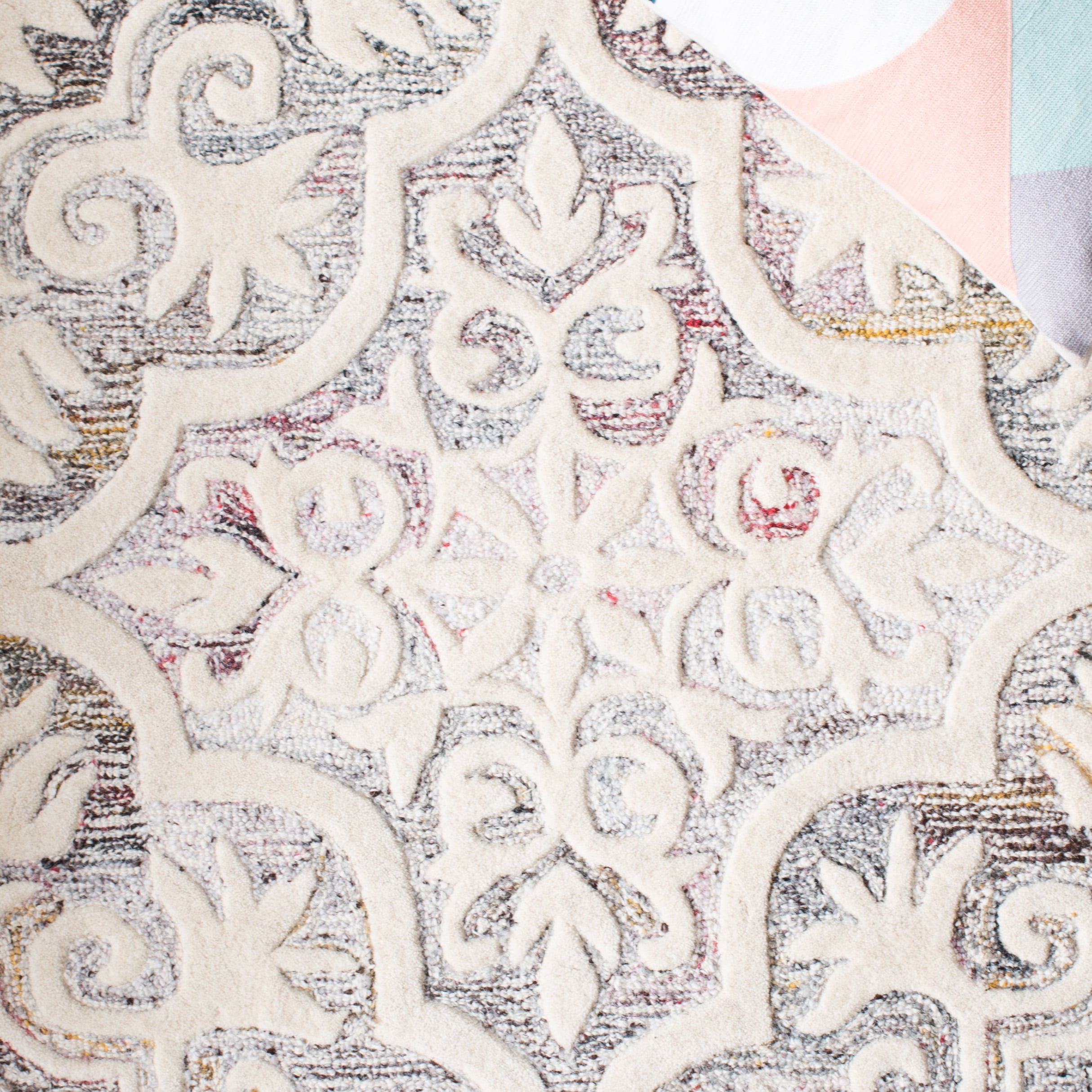 SAFAVIEH Metro Phipp Medallion Runner Rug, Red/Ivory, 2'3" x 9'