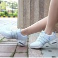 thumbnail image 1 of XIHAHA, zapatillas deportivas para mujer, suela exterior blanda, zapatillas de baile transpirables para mujer, zapatos de práctica, zapatos de baile modernos de Jazz para, 1 of 5