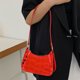 thumbnail image 4 of Bolso de hombro con patrón de piedra para mujer, Bolso de mano cuadrado de PU, Bolso brillante para axilas (rojo), 4 of 7