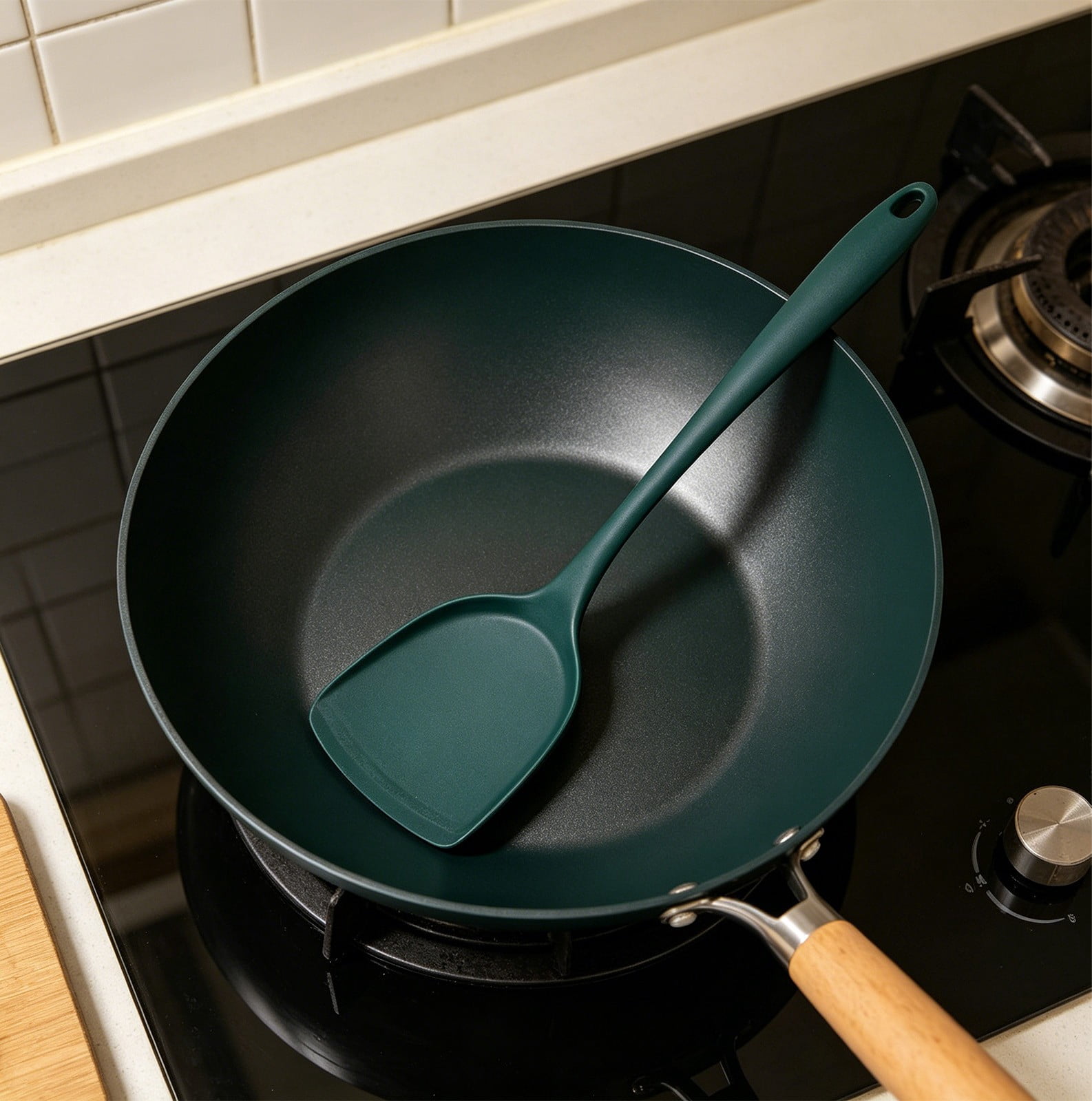 Silicone Solid Turner, Non Stick Kitchen Spatulas - Easy to Clean High Heat Resistant BPA Free Cooking Utensils, Ideal Cookware for Fish, Eggs, Pancakes