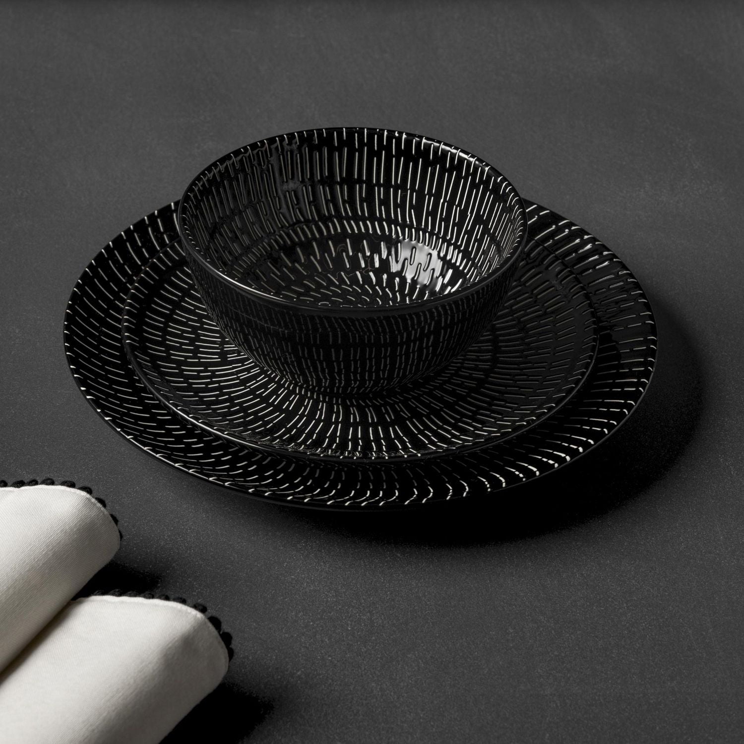 Thyme & Table, Collection Maddox, Service de table en grès 12 pièces