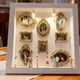 thumbnail image 5 of Injueey Marco de fotos de plástico para San Valentín, elegante y conmemorativo, con figuras doradas. Decoración del hogar blanco, 5 of 6