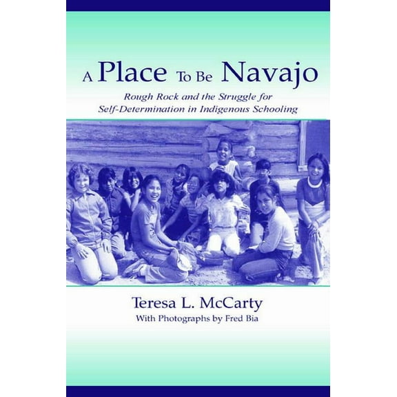 Sociocultural, Political, and Historical A Place to Be Navajo: Rough Rock and the Struggle for Self-Determination in Indigenous Schooling, (Hardcover)