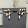thumbnail image 1 of WILLBEST Juego De Aretes Colgantes De Perla Y Metal: Diseño Clásico Con Perla, Ligeros Y Versátiles Para Uso Diario., 1 of 5
