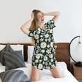 thumbnail image 5 of Wukai White Daisies and Bee Print Women's Pajama Set - Short-Sleeve Top and Shorts with Elastic Waistband and Pockets for Loungewear, Yoga, and Casual Wear-XX-Large, 5 of 6