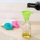 thumbnail image 2 of Entonnoir pliable en silicone portable pour la cuisine, 2 of 4