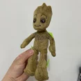 thumbnail image 3 of Muñeco de peluche MINISO de 22 cm con diseño de Groot de Guardianes de la Galaxia, con soporte magnético para el hombro, de 5 pulgadas., 3 of 6