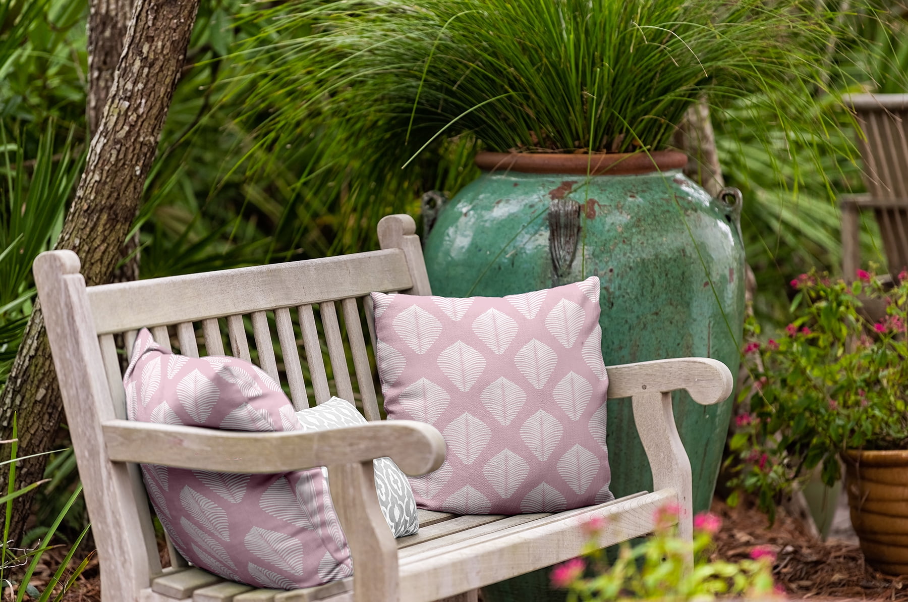 Simply Daisy 20" x 20" Fan Leaf Pattern Indoor/Outdoor Throw Pillow, Light Pink (1 count)