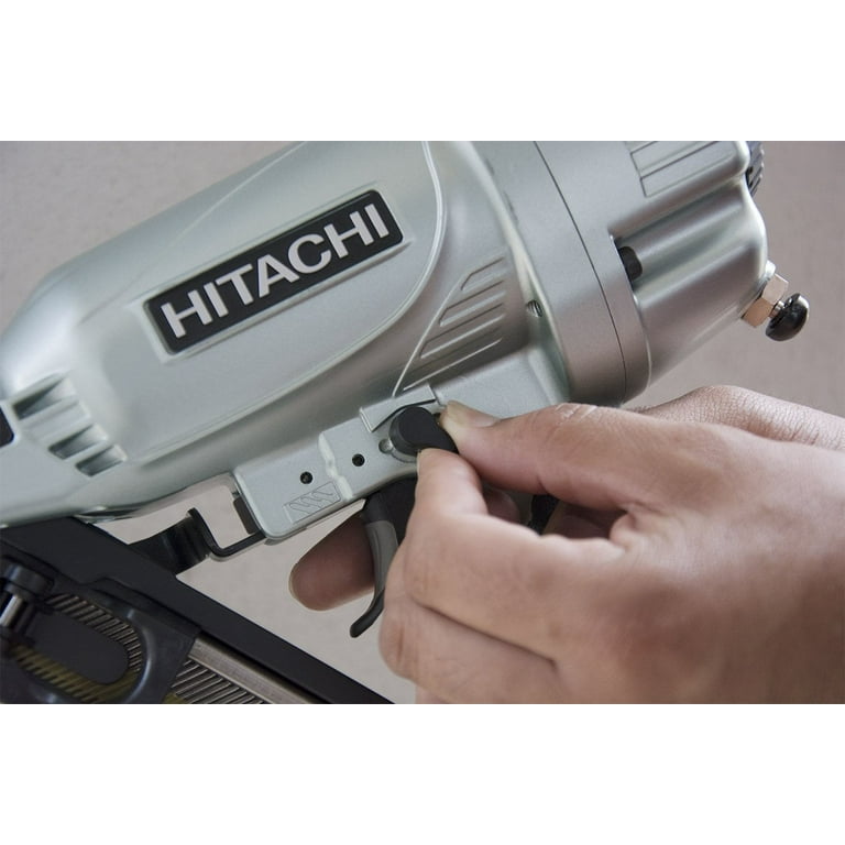 Hitachi 15-Gauge Angled Finish Nailer with Air Duster, 1-1/4