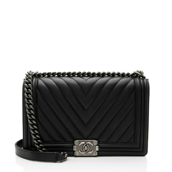 Pre-Owned Chanel Chevron Lambskin New Medium Boy Bag