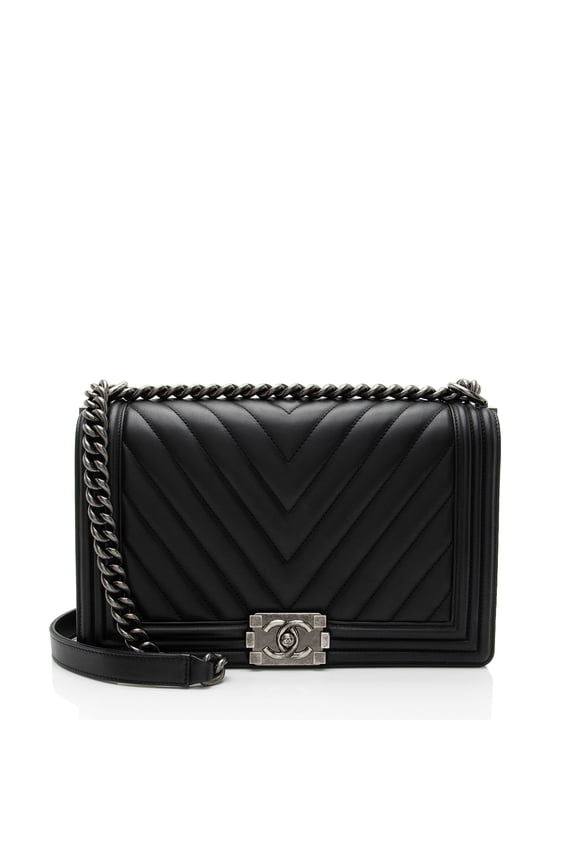 Pre-Owned Chanel Chevron Lambskin New Medium Boy Bag