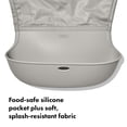 thumbnail image 2 of Babero enrollable OXO Tot pack de 2 con bolsillo de silicona, 2 of 4