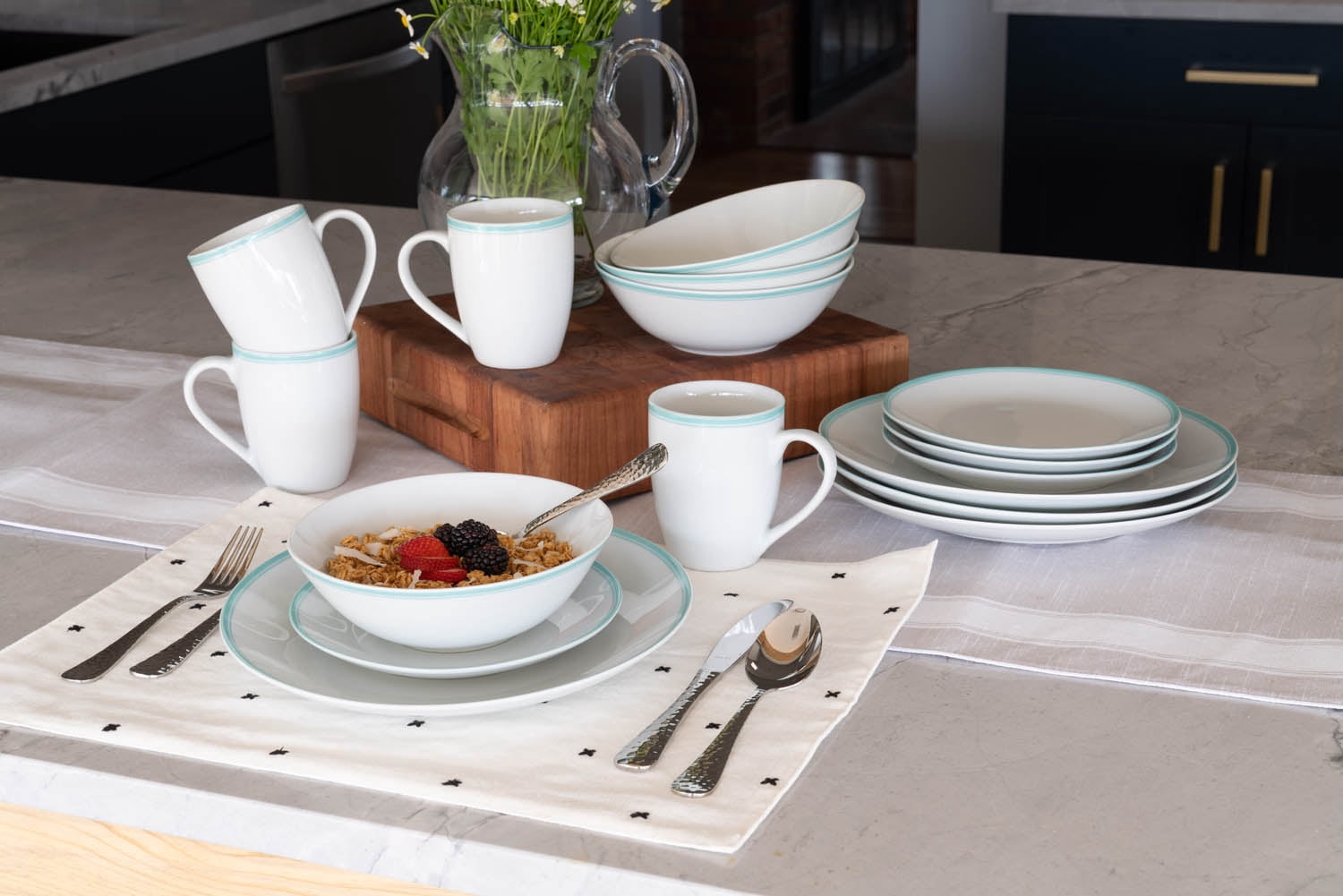 10 Strawberry Street Simply Coupe 16-Piece Ceramic Dinnerware Set, Seafoam Green