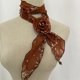 thumbnail image 1 of Granjero Gordo Bufanda elegante y personalizada, bufanda pequeña larga con decoración de cuello con hebilla de rosa, bufanda de vestir de estilo artístico (roja), 1 of 1