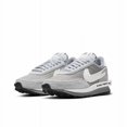 thumbnail image 1 of Zapatillas Sacai LDWaffle grises y blancas unisex de corte bajo, cómodas, con amortiguación, informales, para correr, 1 of 3