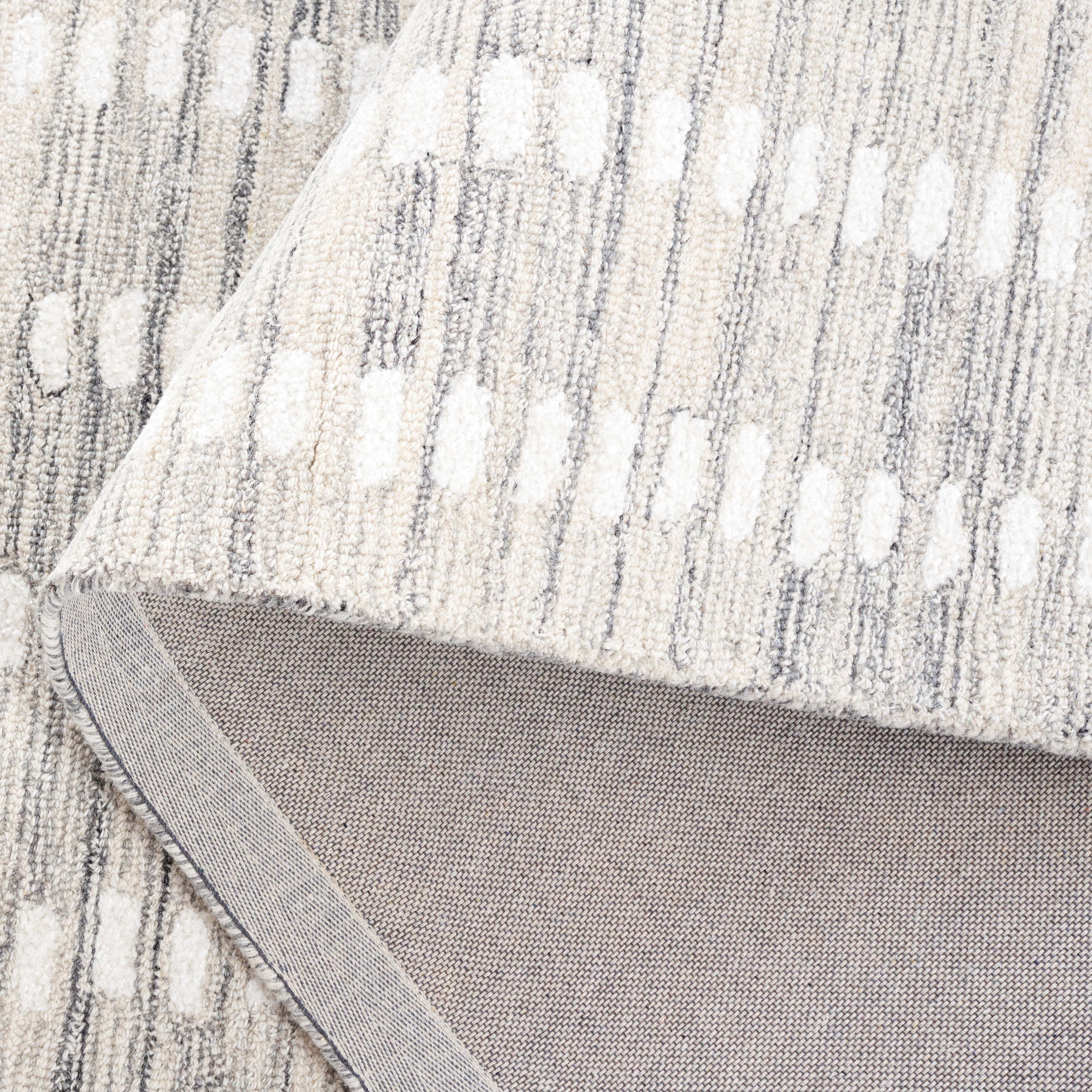 SAFAVIEH Abstract Madrid Striped Geometric Area Rug, Silver/Ivory, 6' x 6' Round