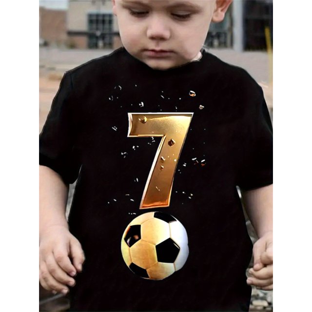 T-Shirt Graphique de Soccer pour Garçons - Noir avec Numéro Doré 7 et Imprimé de Ballon de Soccer, 100 % Coton, Sportif, Décontracté, Manches Courtes, Col Rond pour Jeunes, Vêtements Actifs Ludiques Printemps Été Automne