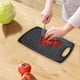thumbnail image 5 of Juego de tablas de cortar de plástico para cocina | Tamaños extra grandes, medianos, pequeños | Tabla de cortar antideslizante apta para lavavajillas con ranuras y área de molienda | Mango de fácil, 5 of 7