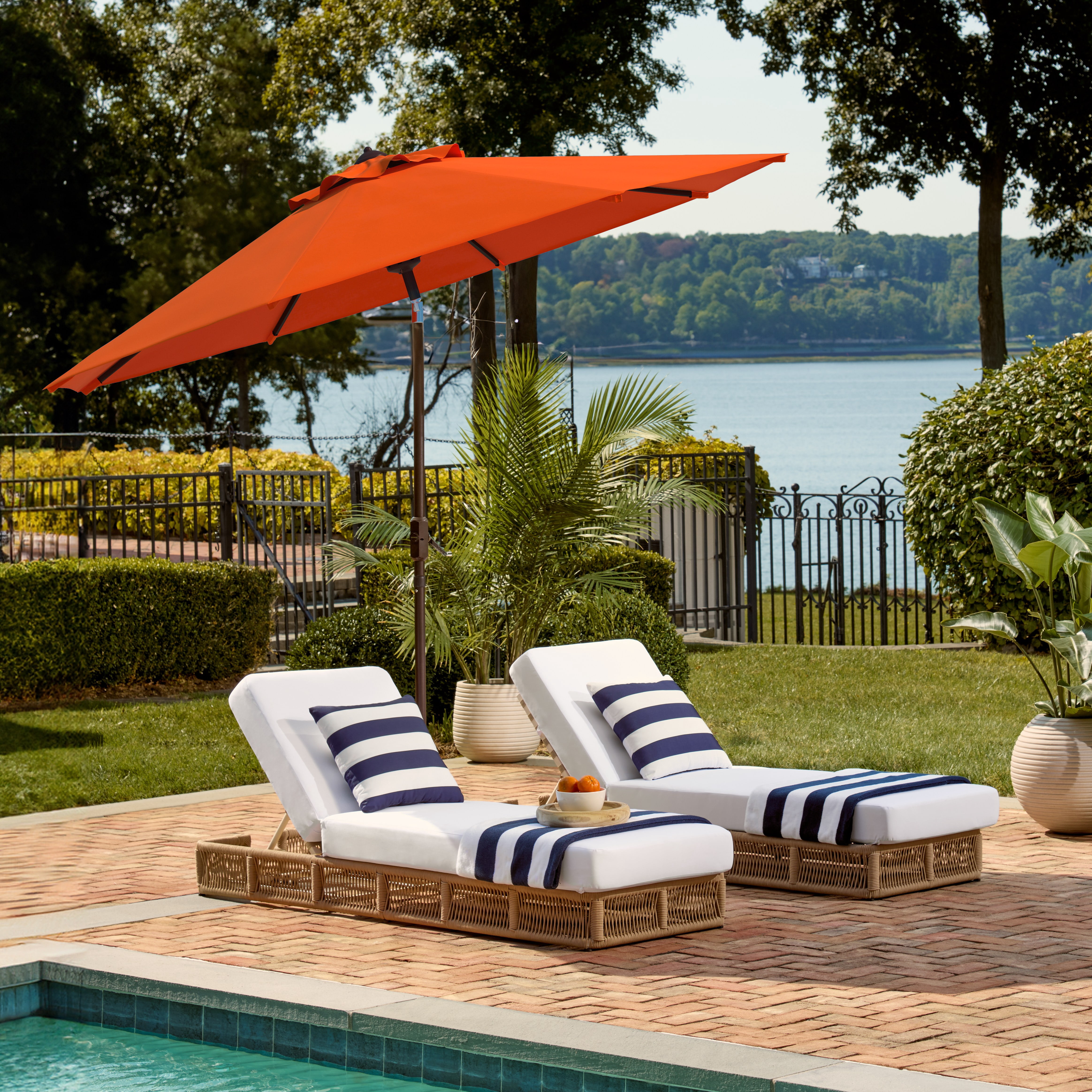 SAFAVIEH Ortega 9' Market Crank Auto Tilt Patio Umbrella, Orange