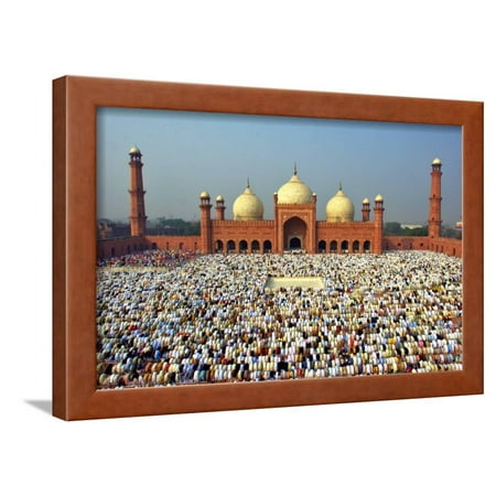 Muslim Gathering for Eid Prayers at Badshahi Masjid 