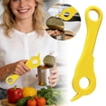 thumbnail image 2 of Abrelatas manual con mango ergonómico, estructura metálica resistente, abre latas y botellas sin esfuerzo, compacto para cocina, hogar y restaurante, 2 of 7